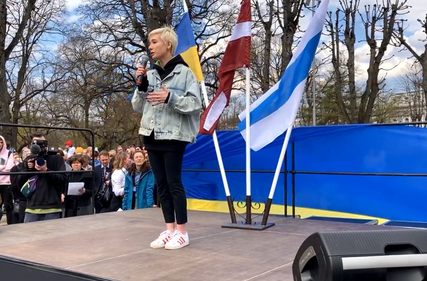 Чулпан Хаматова выступила на митинге в Латвии