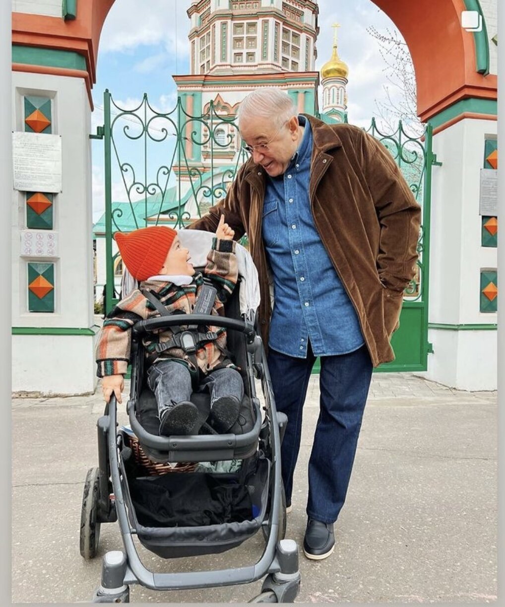 Евгений Петросян поделился снимком с сыном