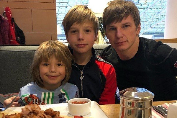 Андрей Аршавин хочет, чтобы его младший сын жил с ним