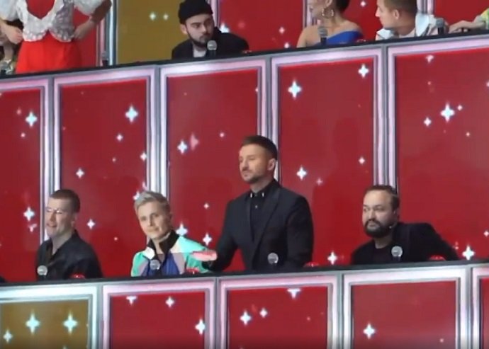Сергей Лазарев позвал беженцев на свой концерт