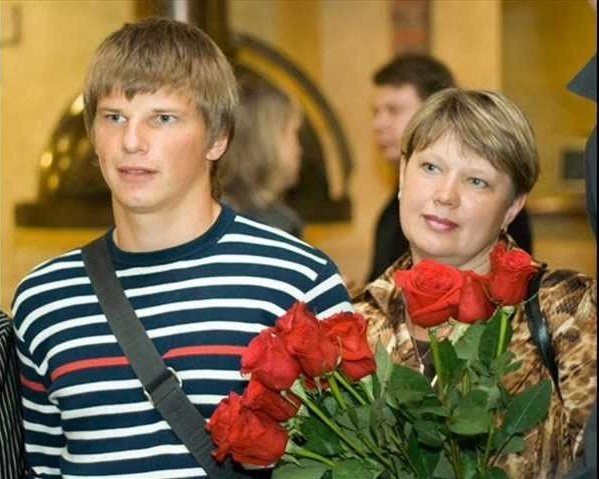 Мать Андрея Аршавина одержала победу в суде над Алисой Казьминой