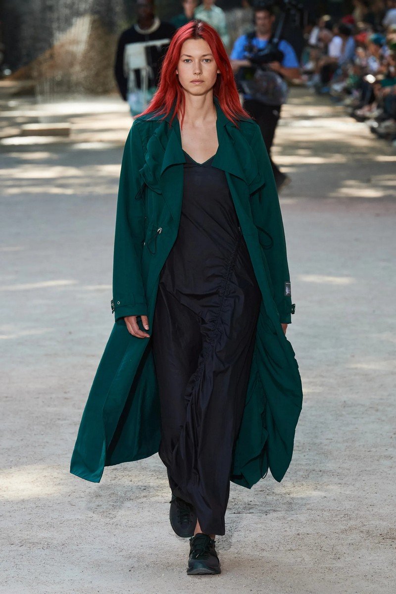 Риз Купер на Парижской неделе мужской моды выбрал практичность и простоту