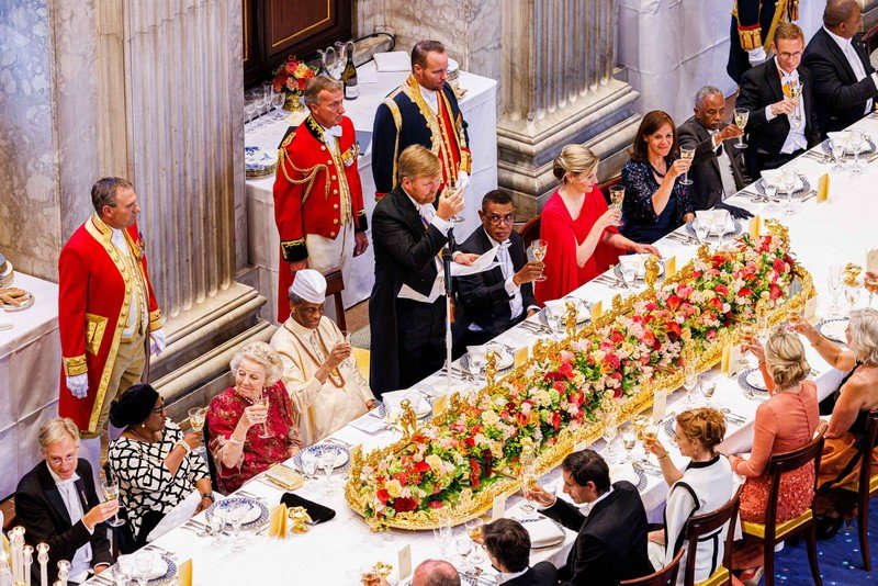 Королева Ма́ксима вся в рубинах блистала на дипломатическом ужине в Амстердаме