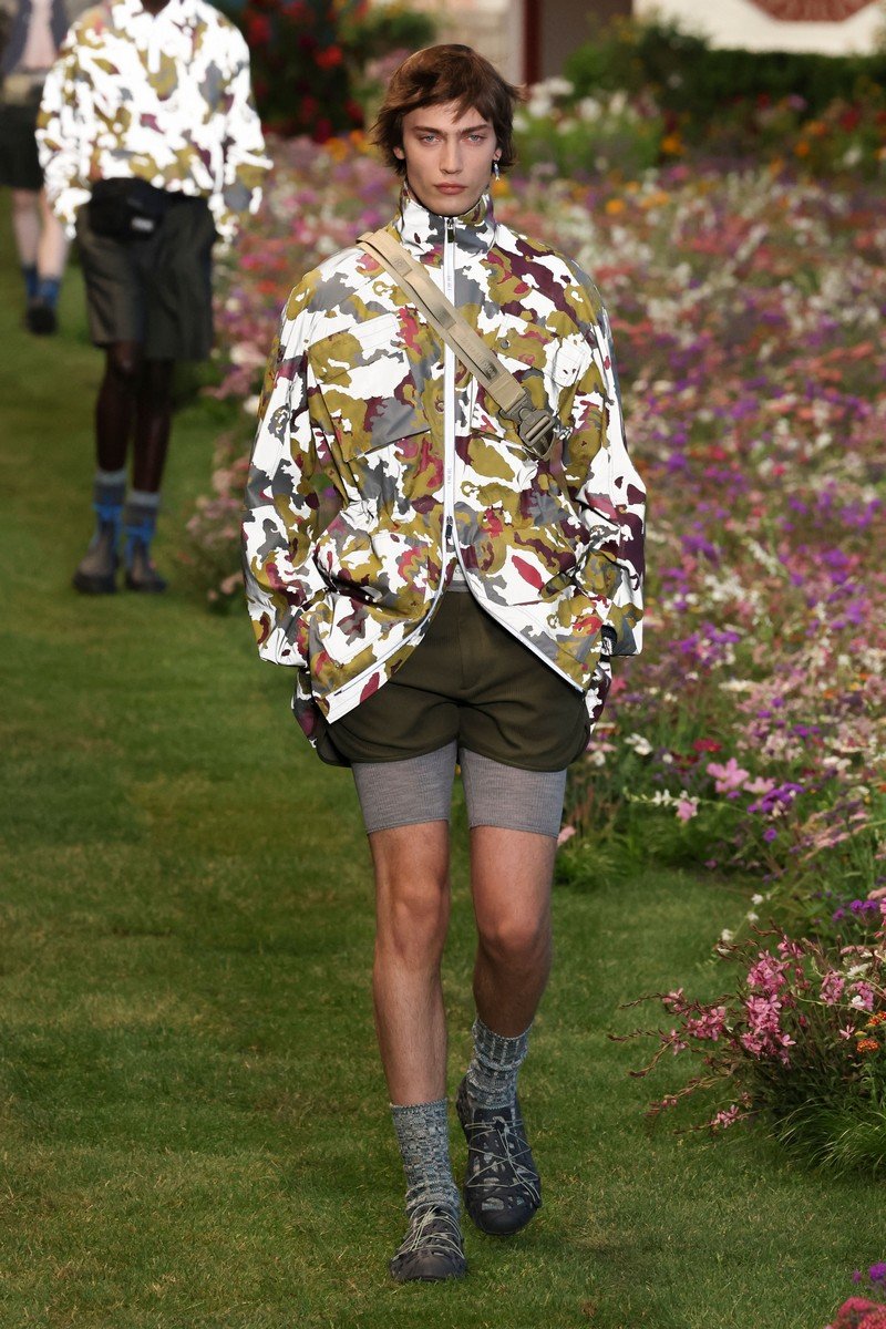 Французский дом моды Christian Dior отправил всех в сад