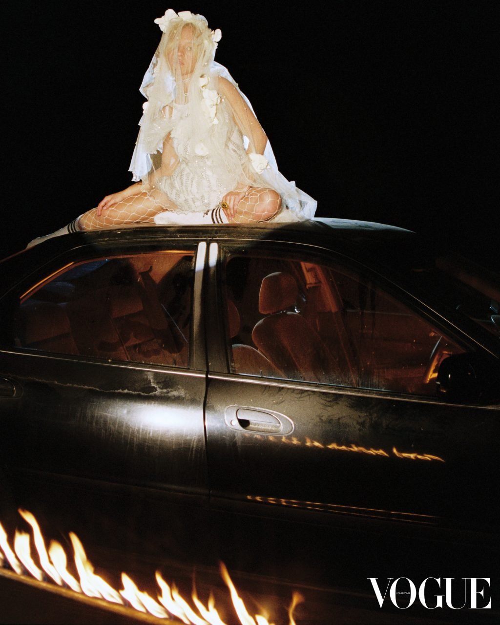 Невероятная актриса Сидни Суини демонстрирует дерзкие образы для журнала Vogue