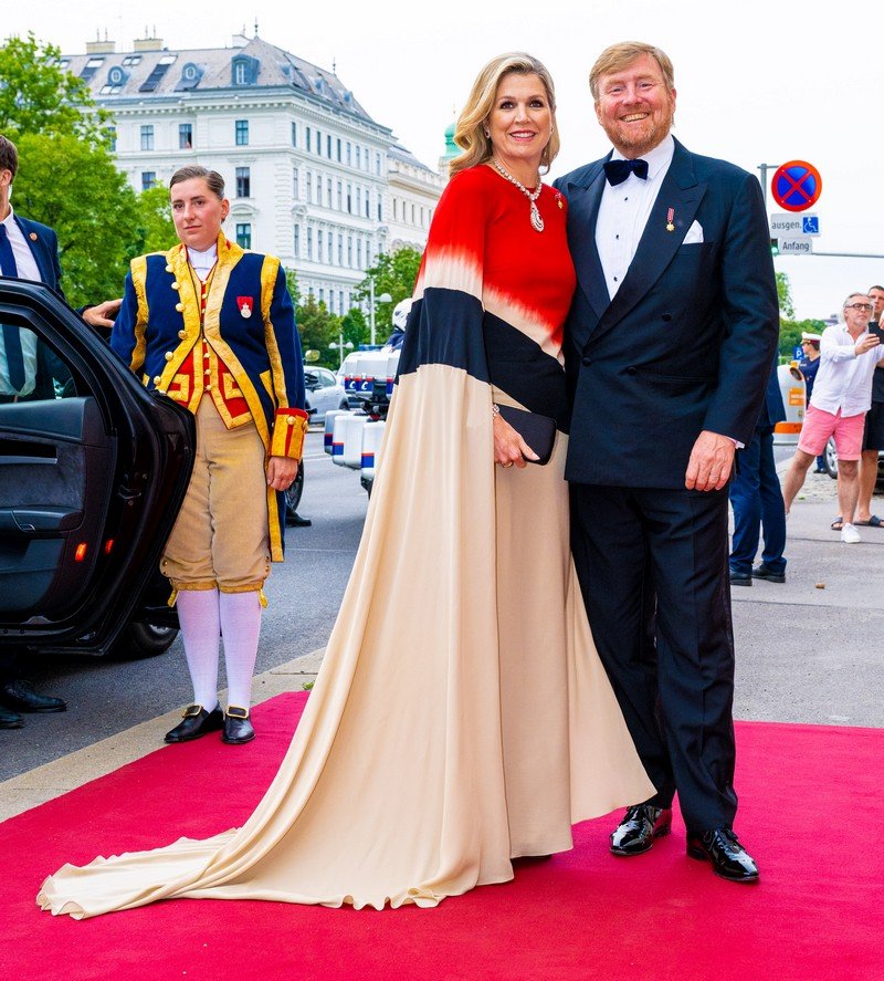 Королева Максима надела флаг Нидерландов на концерте в Вене