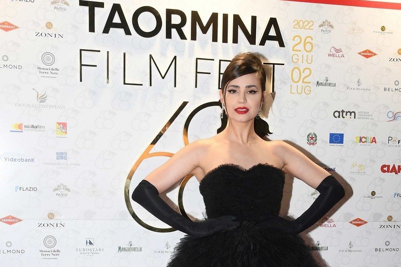 София Карсон превратилась в Круэллу де Виль на Taormina Film Fest