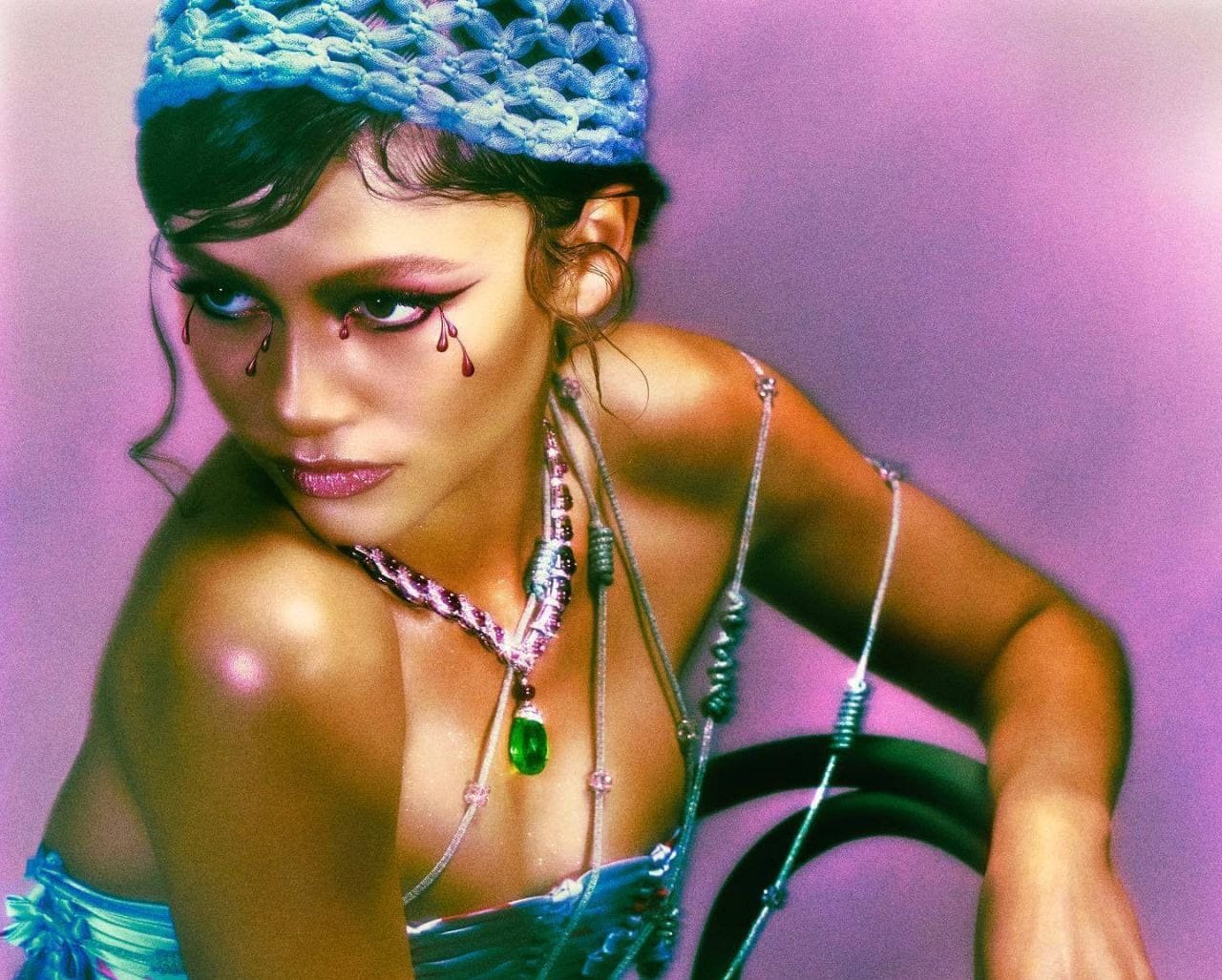 “Горячо, как в Коста-Рике”: Мировая звезда Зендая позирует для Vogue