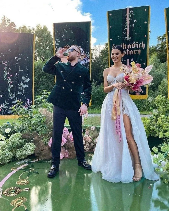 Исполнитель хита «Малиновый свет» Лёша Свик наконец-то женился