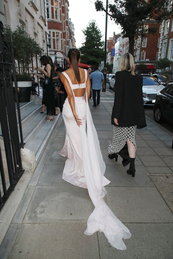 Эмма Тинн и Наоми Харрис поразили публику на VIP-ужине Vogue X Sabina Bilenko Couture своим роскошным видом