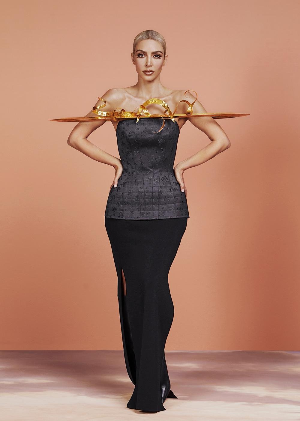 Изменившаяся до неузнаваемости, Ким Кардашьян красуется на обложке журнала Allure US