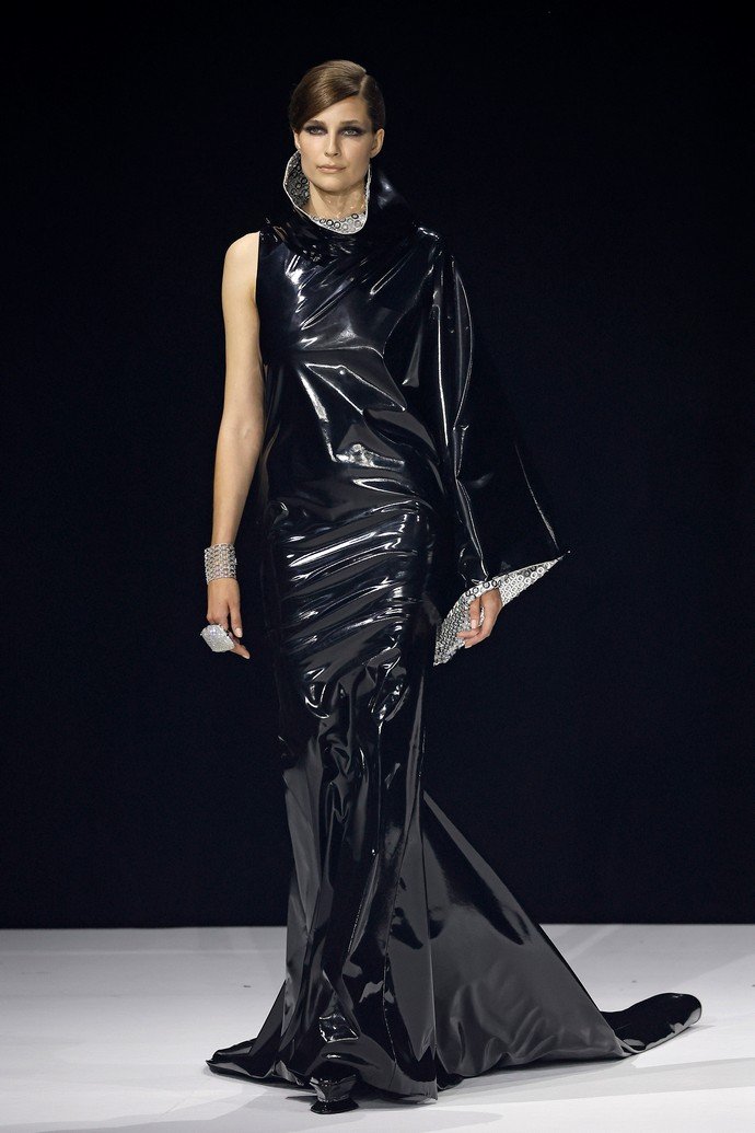 Стефан Роллан провел элегантный показ на неделе высокой моды в Париже