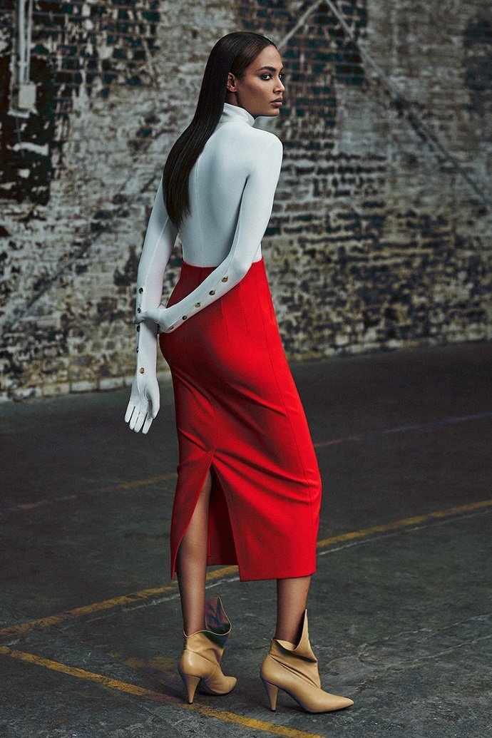 Невероятно красивая модель Джоан Смоллс появилась в фотосессии для журнала Elle