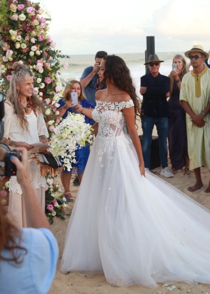 Топ-модель Лаис Рибейро и игрок НБА Джоаким Ноа сыграли пышную свадьбу в Бразилии