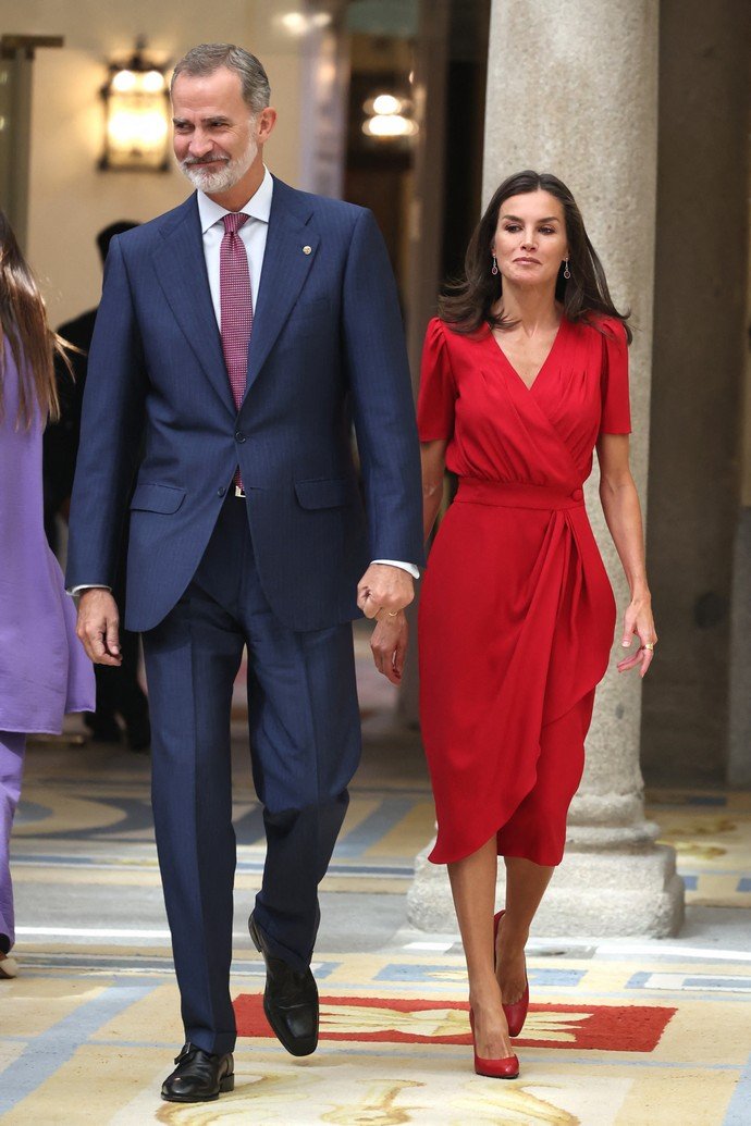 Испанская королева Летиция вернулась к своему старому образу «Lady in red» на церемонии Национальной спортивной премии