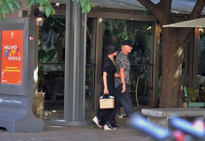 Стинг со своей женой Труди Стайлер прошлись по Кварталу Моды в Милане