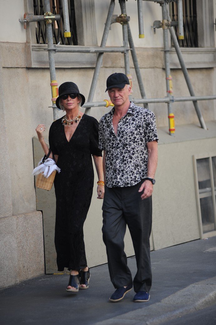 Стинг со своей женой Труди Стайлер прошлись по Кварталу Моды в Милане