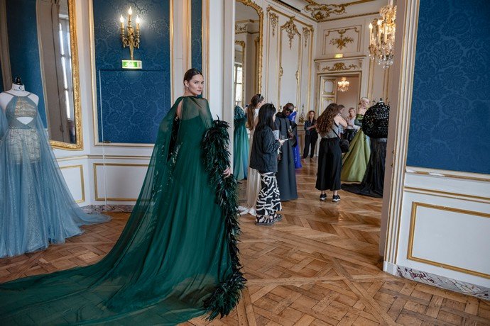 Georges Chakra предложил романтическую коллекцию осень-зима 2022/23: ТОП-10 платьев, навеянных Парижем