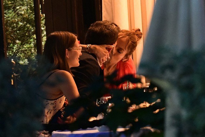 Бен Аффлек и Дженнифер Лопес проводят медовый месяц в Париже