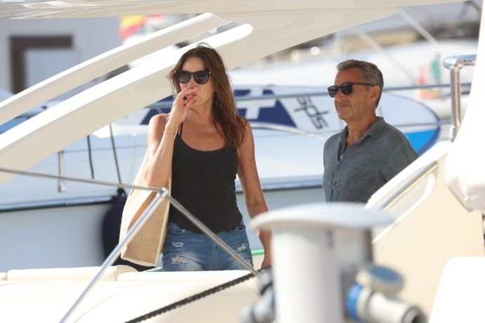 Николя Саркази и его жена Карла наслаждаются своим отпуском