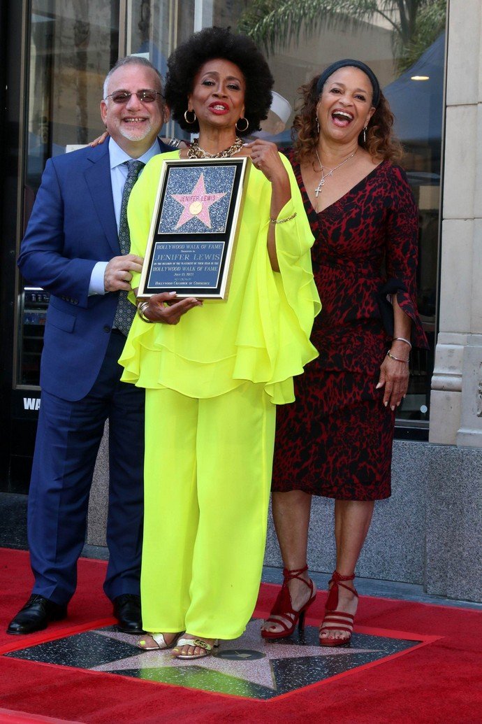 Дженифер Льюис была ярче звезды на церемонии вручения своей награды на Аллее Славы в Голливуде