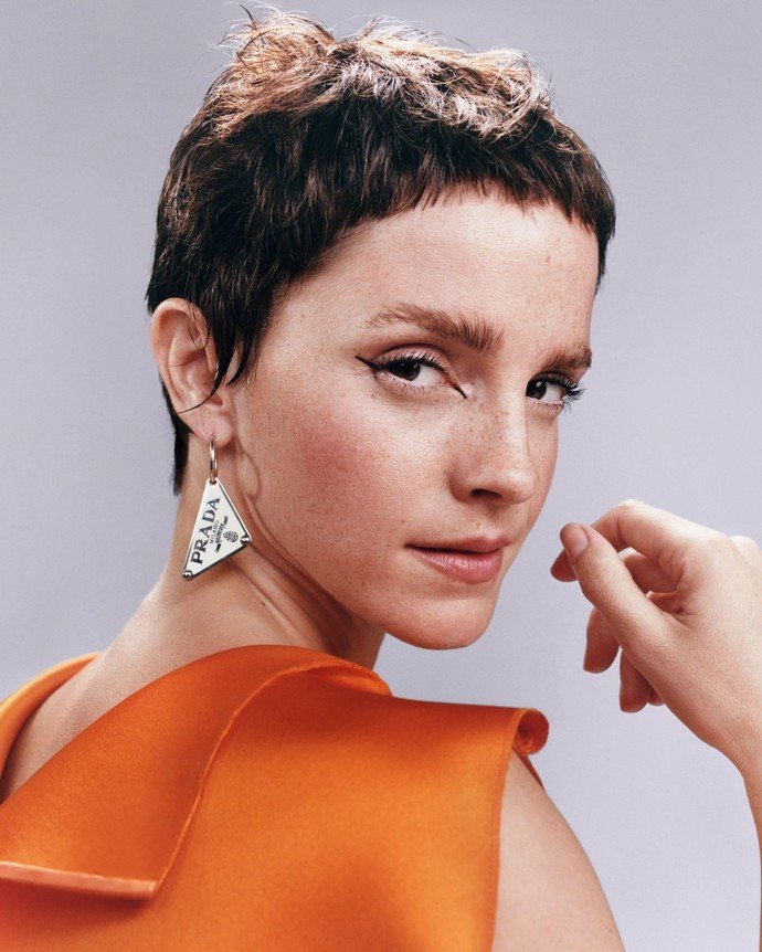Гермиону не узнать:  Эмма Уотсон в новой рекламной кампании от Prada продолжает эксперименты со своей внешностью