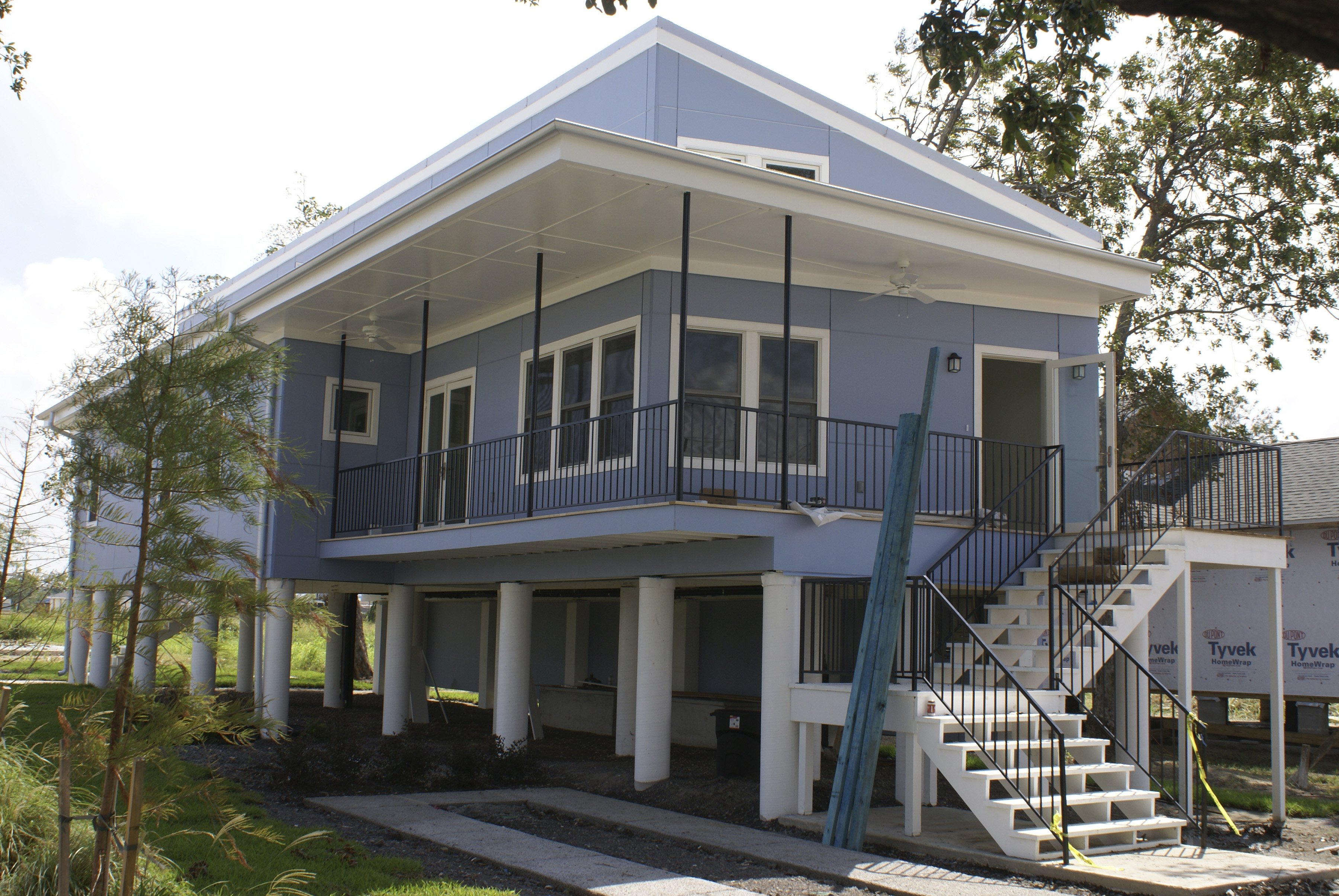 Фонд Брэда Питта заплатит штраф за некачественные дома для пострадавших от урагана