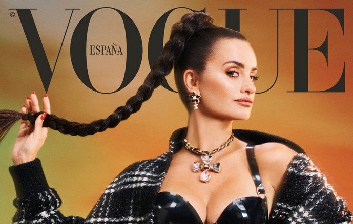 Пенелопа Крус появилась в латексе на обложке Vogue