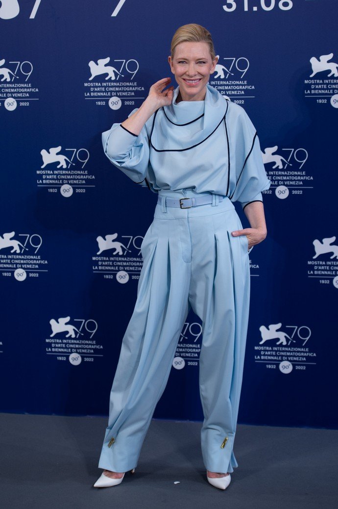 Кейт Бланшетт стала лидером гламура на второй день фестиваля