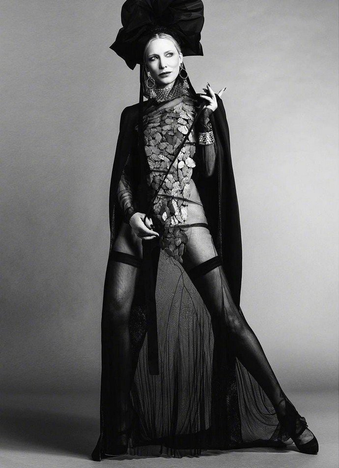 Кейт Бланшетт представила чёрно-красную фотосессию для «Vanity Fair»