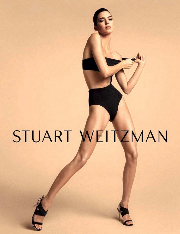 Ким Кардашьян снялась в рекламе обуви Stuart Weitzman без верхней одежды