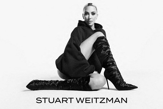 Ким Кардашьян снялась в рекламе обуви Stuart Weitzman без верхней одежды