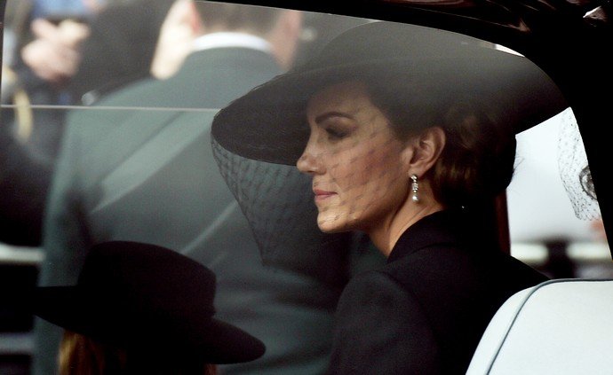 Кейт Миддлтон сразу после похорон королевы вышла  на публику в  Dolce & Gabbana