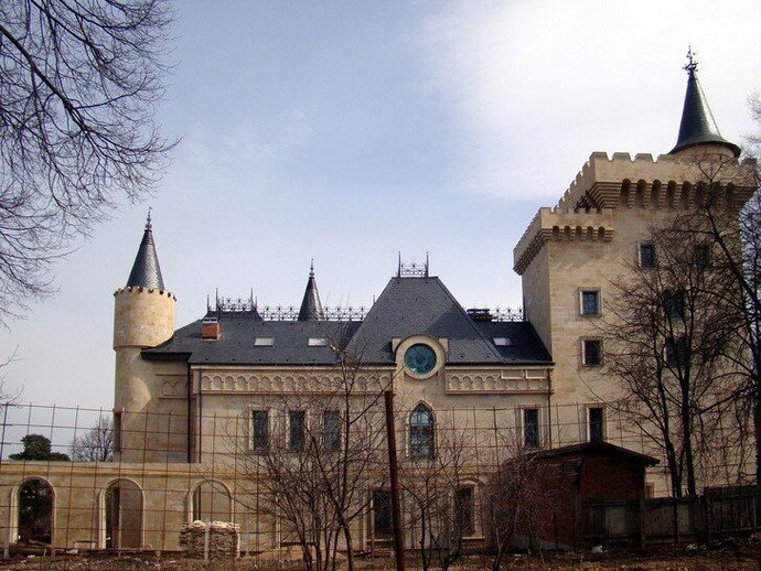 Пугачева не хочет продавать замок в Грязях менее чем за миллиард