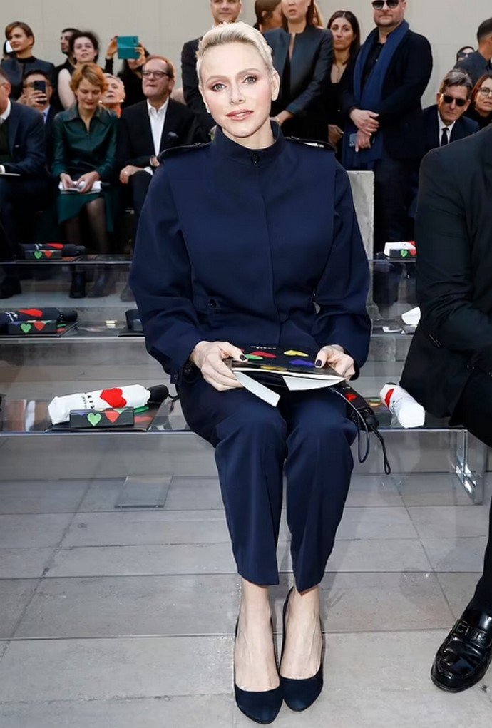 Княгиня Шарлен без семьи была замечена на Неделе высокой моды во Франции