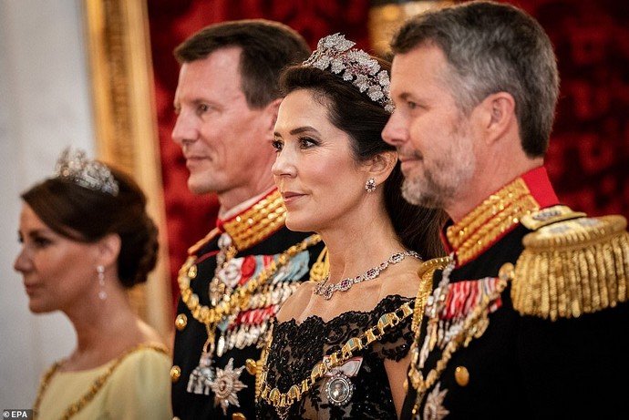 Что творится в Датском королевстве? Королева Маргрете II «осчастливила» внуков, но довольных почему-то не оказалось