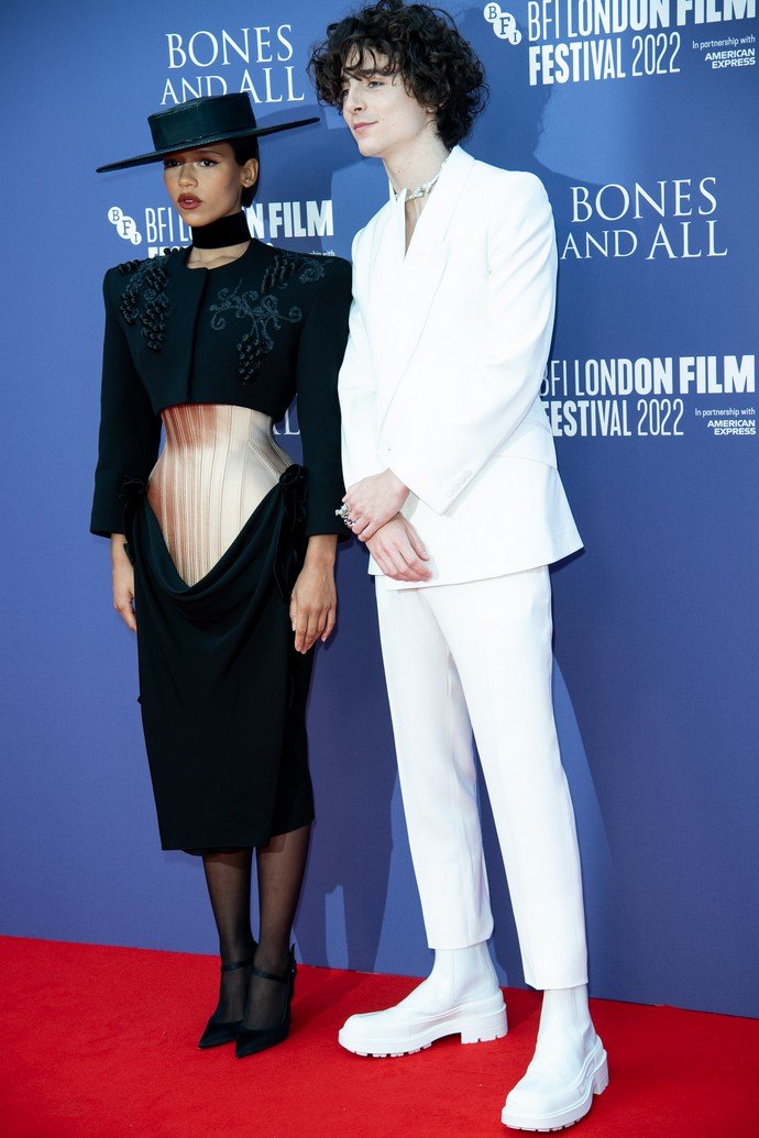 Обаятельный Тимоти Шаламе с костями на шее появился на Лондонском кинофестивале