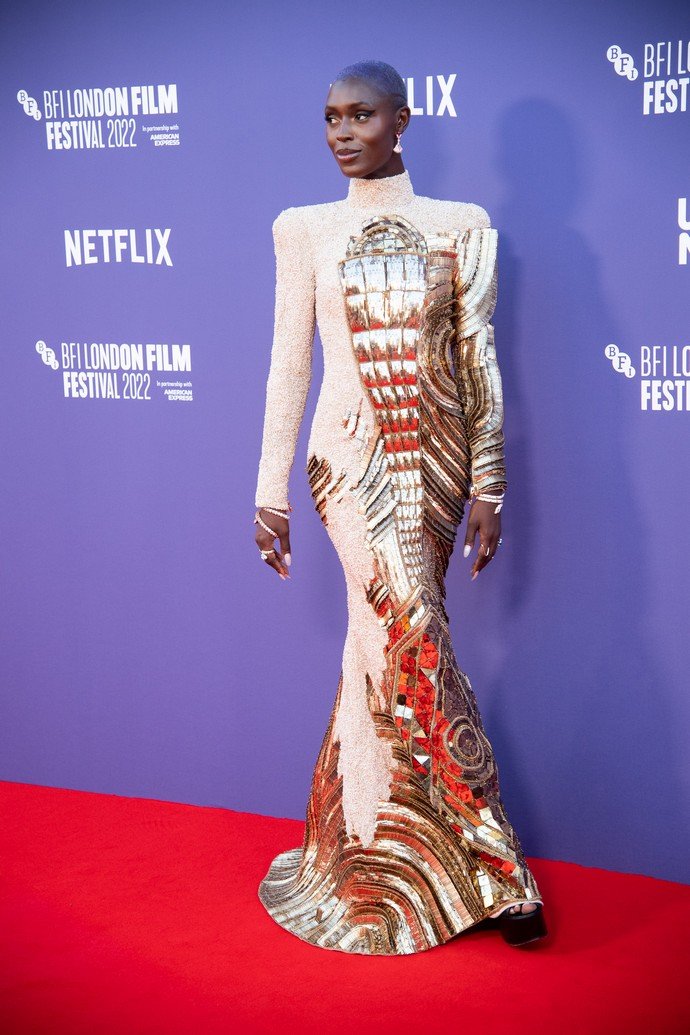 Сальма Хайек и Джоди Тёрнер-Смит в экстравагантных нарядах появились на Лондонском кинофестивале