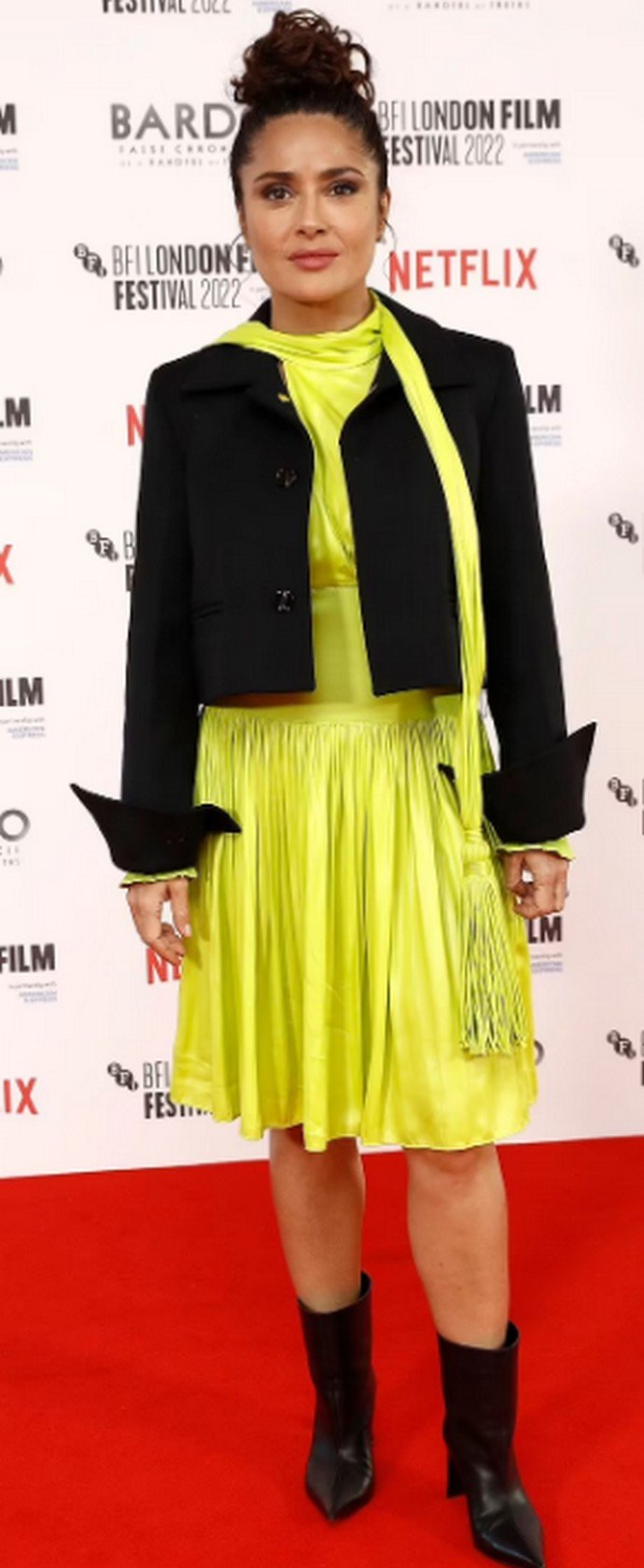 Сальма Хайек и Джоди Тёрнер-Смит в экстравагантных нарядах появились на Лондонском кинофестивале