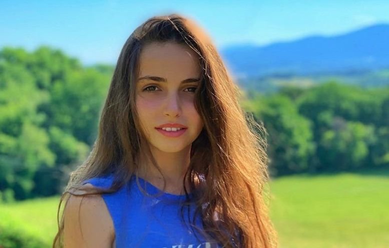 15-летняя Тоня Худякова выбрала для похода на выпускной платье не по возрасту