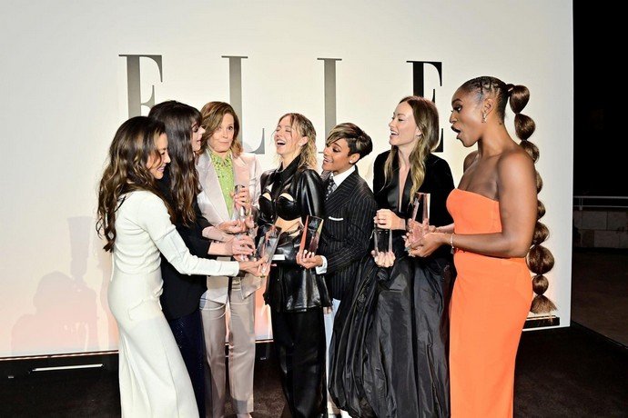 Обтягивающее, чёрное, пикантное: Хейли Бибер, Оливия Уайлд, Энн Хэтэуэй, Сидни Суини блистали на мероприятии Women In Hollywood