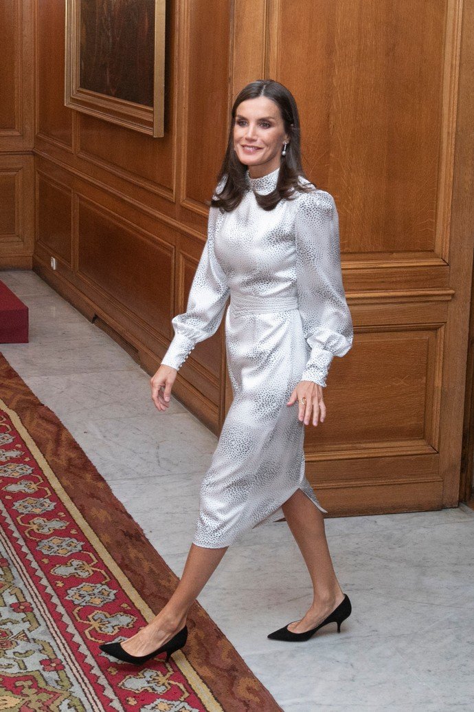 Принцесса Испании Леонор вернулась из "Хогвартса для хиппи", чтобы поприветствовать лауреатов своей премии