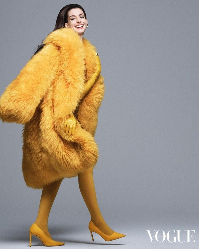 "Как можно больше воспоминаний": Энн Хэтэуэй стала звездой обложки Vogue и поделилась своим списком желаний