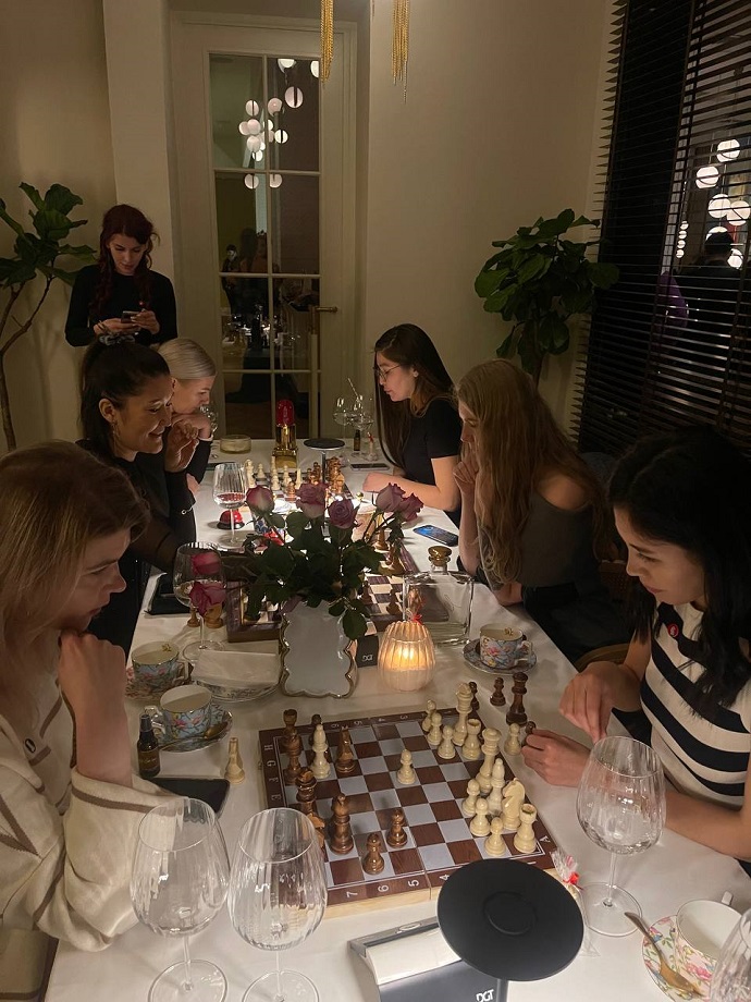 Интеллектуальный досуг: шахматный блогер Кристина Войцеховская организовала в Астане вечер, посвященный игре