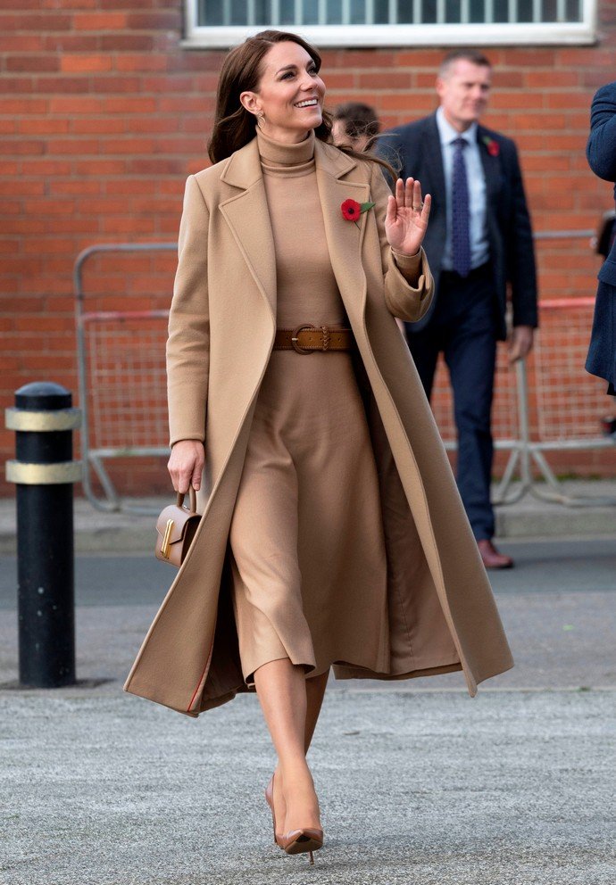 «Будущая королева всегда хороша»: Новый образ Кейт Миддлтон понравился британцам, хотя её аксессуары удивили