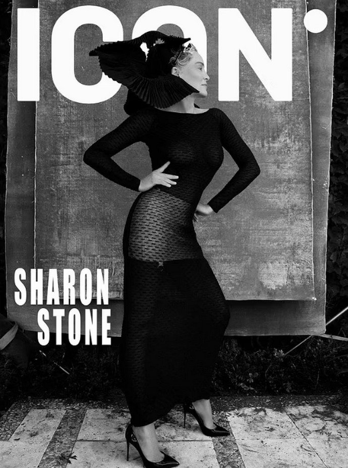 Шэрон Стоун в откровенных платьях позировала для журнала Icon и поделилась своей болью с подписчиками