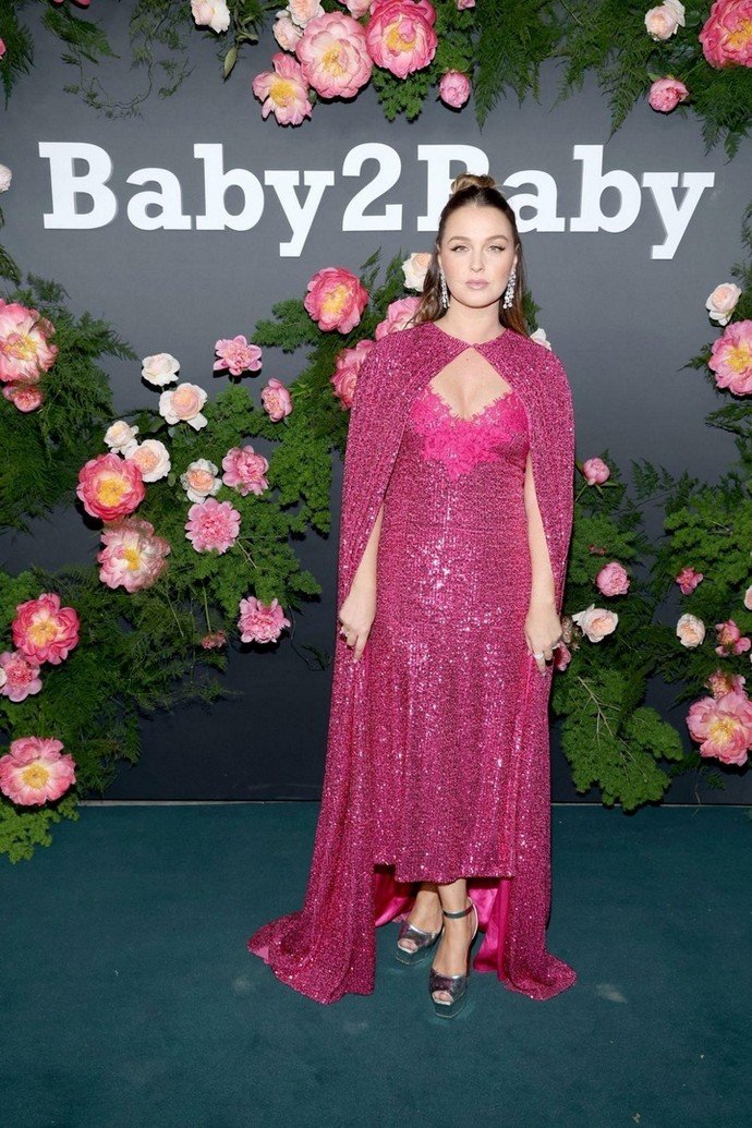 Розовый гламур: Джессика Альба и Ким Кардашьян стали королевами бала на благотворительном вечере Baby2Baby