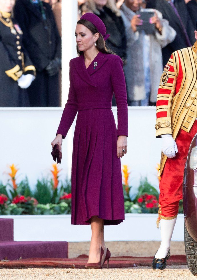 Кейт Миддлтон отдала дань уважения принцессе Диане, выбрав её украшения на встрече с африканским президентом