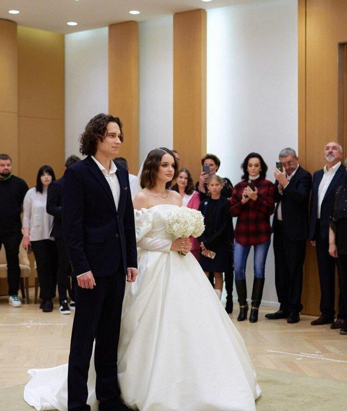 Свадьба – не повод принарядиться: Певица Слава попыталась извиниться за небрежный вид на свадьбе дочери