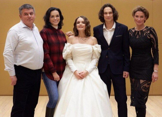 Свадьба – не повод принарядиться: Певица Слава попыталась извиниться за небрежный вид на свадьбе дочери